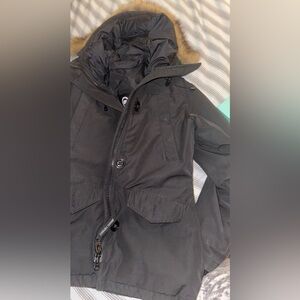Canada Goose
Montebello Fur-Trim
Down Parka
Small
Black